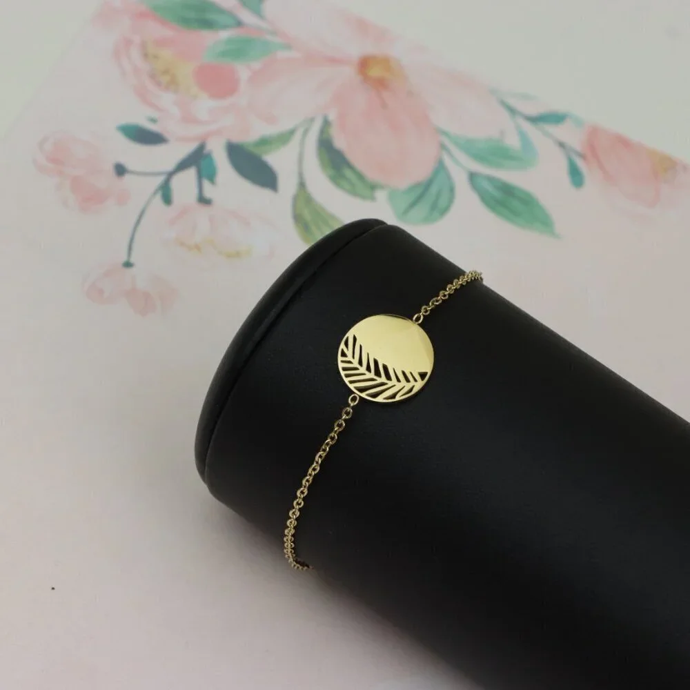 Yellow Gold Bracelet with Leaf Cutout Charm, Adjustable Size, XPBL0623